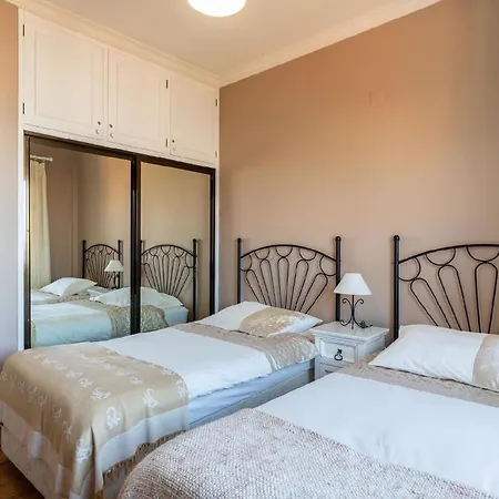 Ferienwohnung Fuer 4 Personen Ca 90 Qm In Funchal, Madeira Und Umgebung